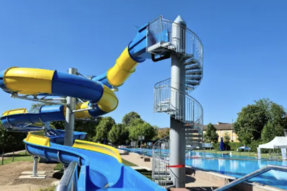 Neue Riesenrutsche im Esslinger Neckarfreibad.