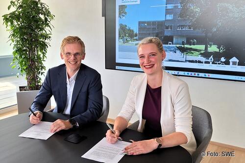 Wernaus Bürgermeisterin Christiane Krieger und SWE-Geschäftsführer Jörg Zou unterzeichneten am 26. August 2026 den neuen Gaskonzessionsvertrag.